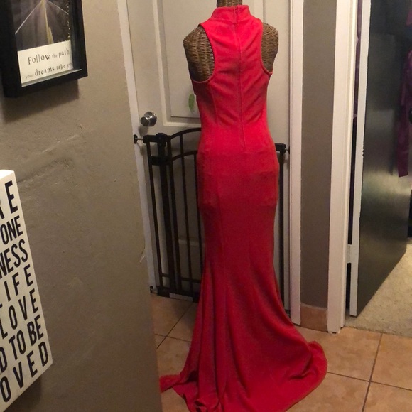Sexy red gown - Picture 3 of 3
